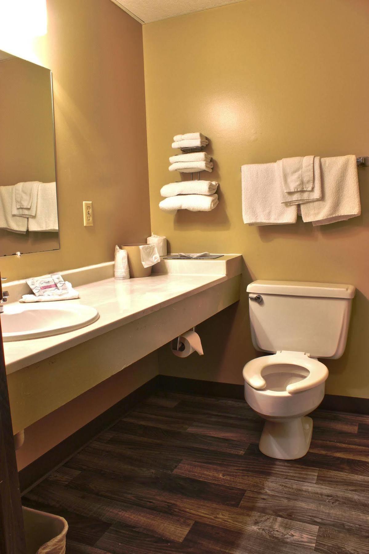 Sunlac Inn Devils Lake Luaran gambar